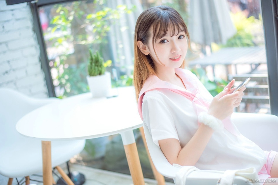 “去一趟夫人家，将夫人接回来。”刘璝冷声道。
